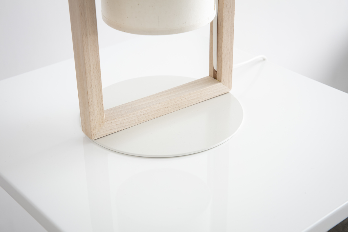 Lmpara de mesa en madera HATHA