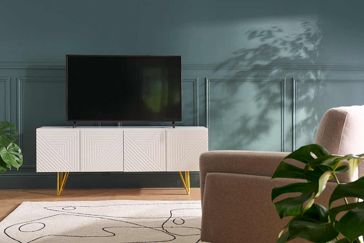 Mueble TV de diseo 140 cm con grabados grabado de metal blanco y dorado OZEN