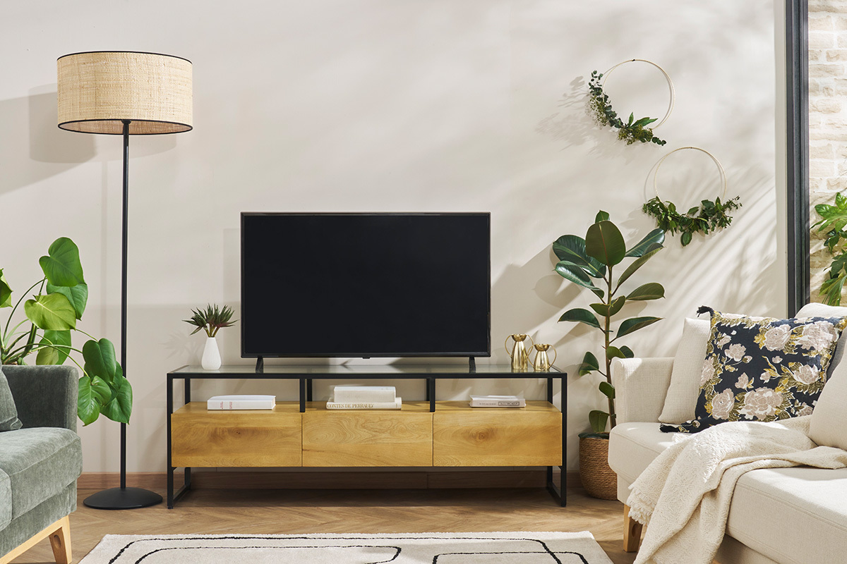 Mueble TV rectangular con almacenaje de madera maciza de mango, cristal y metal negro 150 cm DIYA